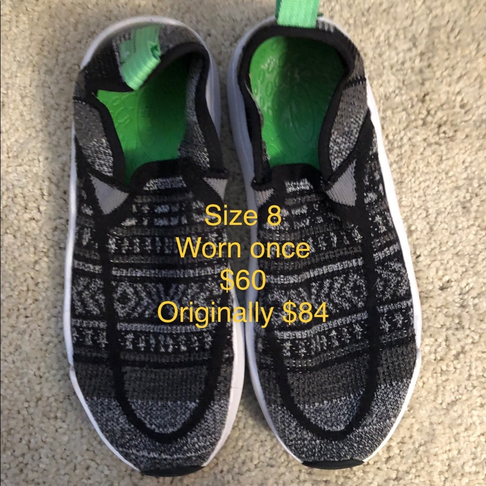 Unisex Sanuks size 8